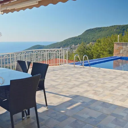 Qoople Tepe With Infinity Pool And Panoramic View